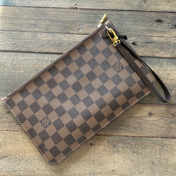 louis vuitton never full clutch